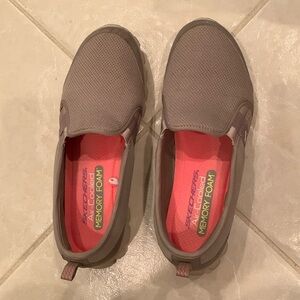 Women’s Skechers, air cooled, memory foam, beige, size 8.  Good condition